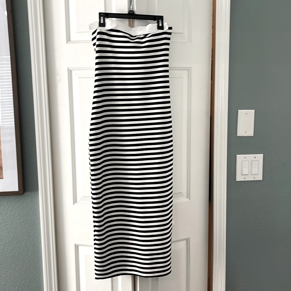 NWOT 🖤 Stretch Knit MIDI Strapless Dress